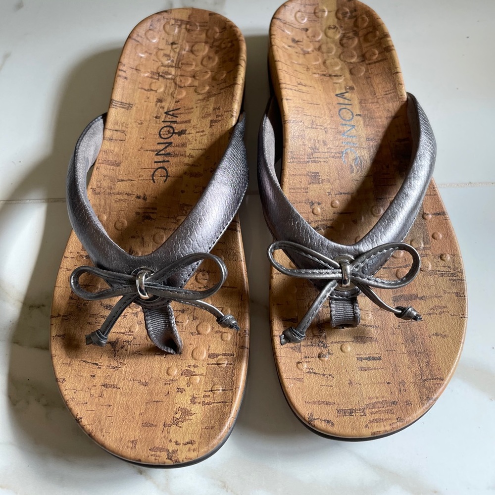 Vionic Cassie Rock Pewter Metalic Thongs 6